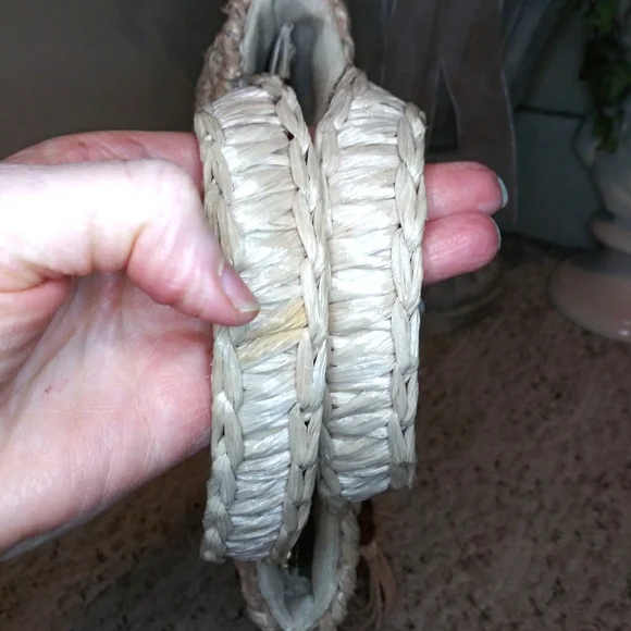 Vintage 70's Boho Crocheted Straw Small Tote Style Purse With Wood Bead & Tassel - Picture 8 of 16